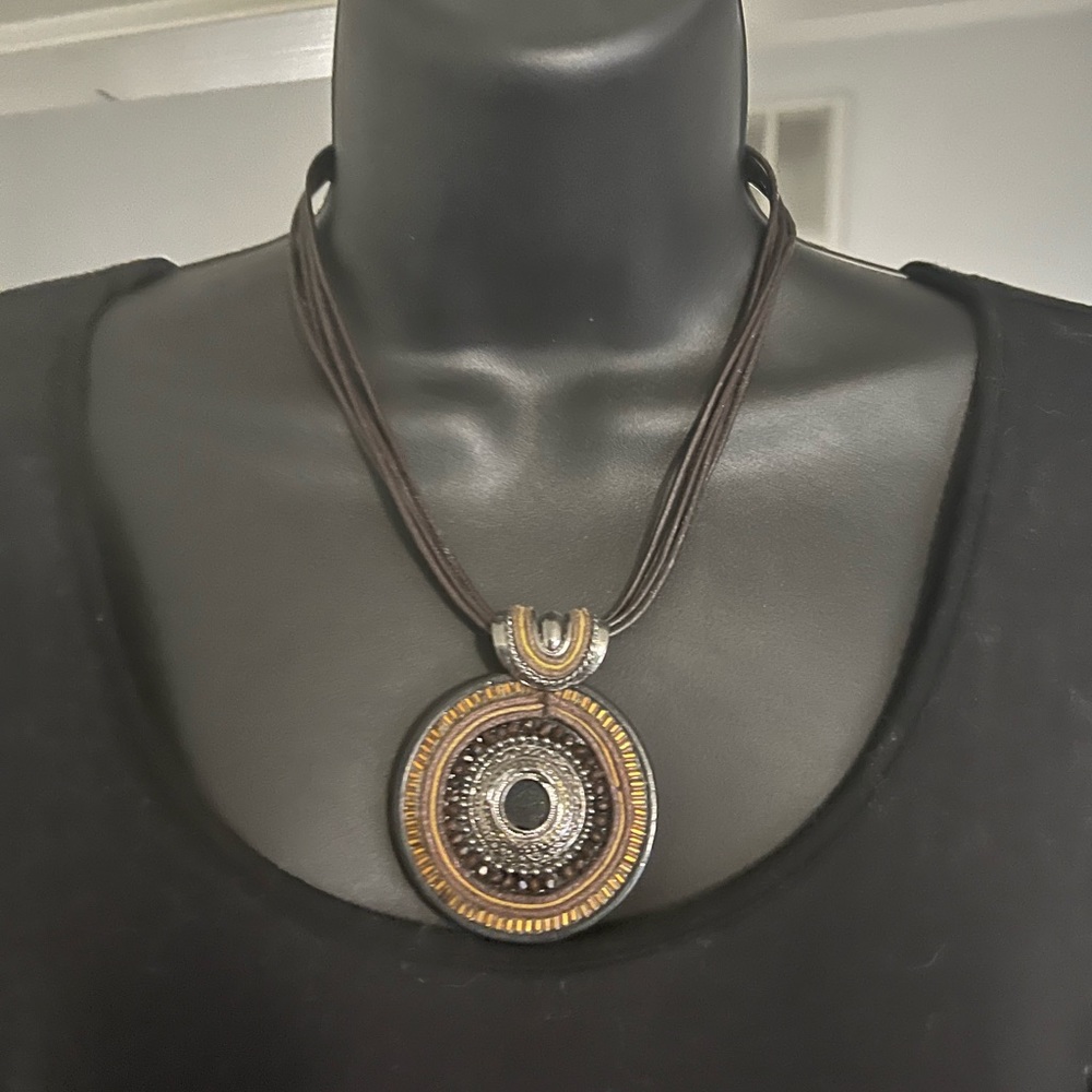 Geometric statement necklace